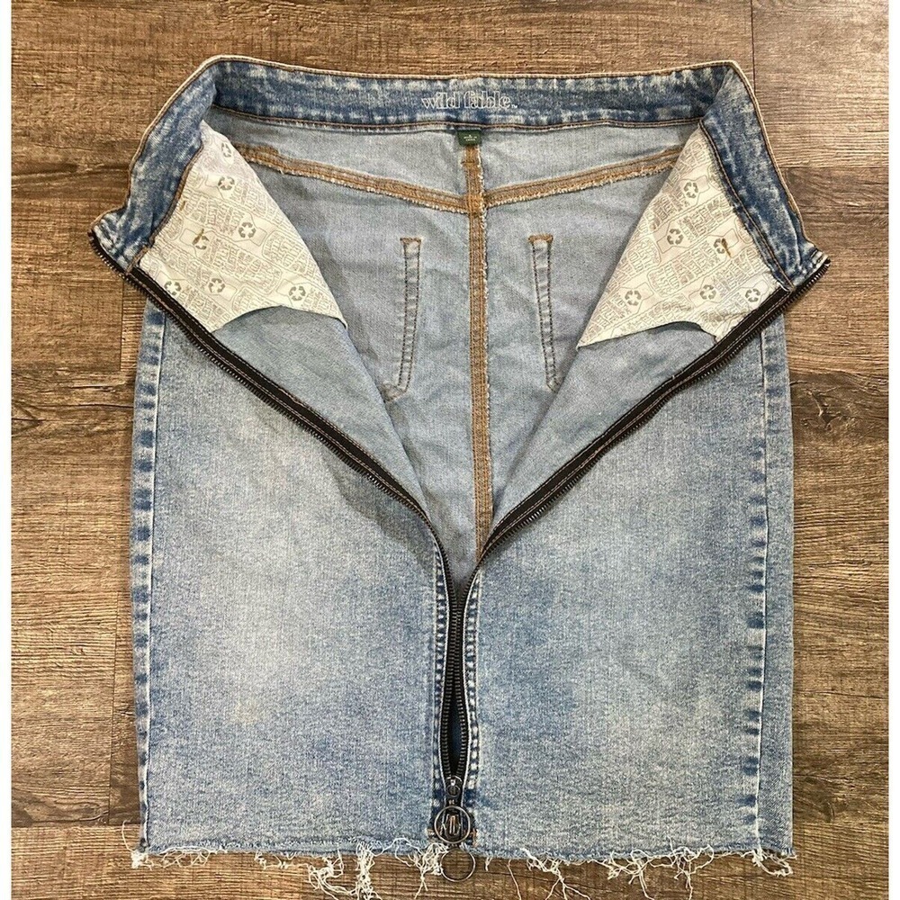 Wild Fable Women's Denim Blue Jean Front Zip Skirt Raw Hem Retro 90’s Size 6 - Picture 4 of 8